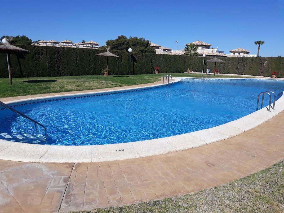 Fabulous Detached Large Villa 5 Bedrooms 3 Bathrooms Backing Onto Villamartin Golf Course Экстерьер фото
